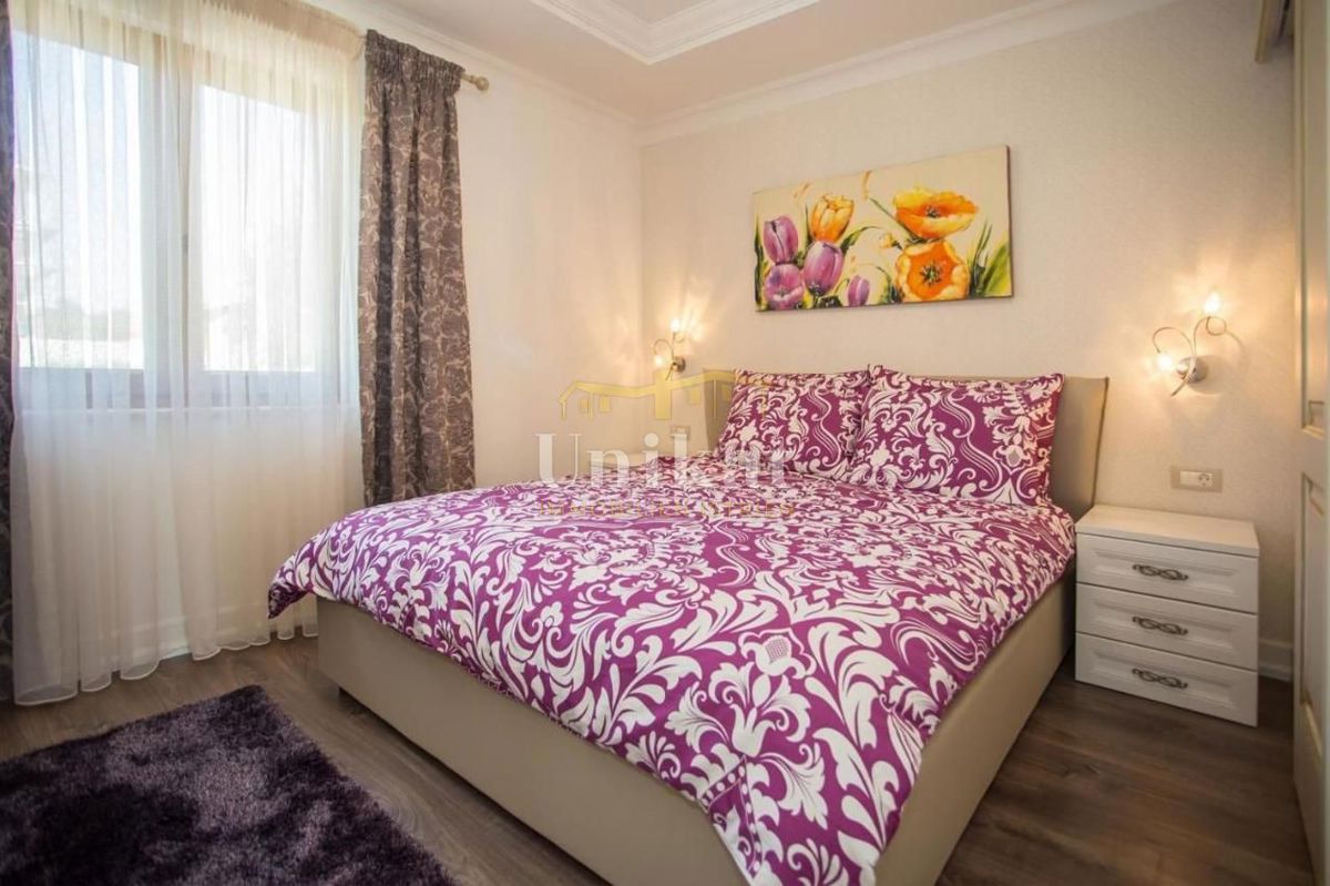 Bella casa al piano terra su un ampio terreno + possibilità di costruire un altro edificio